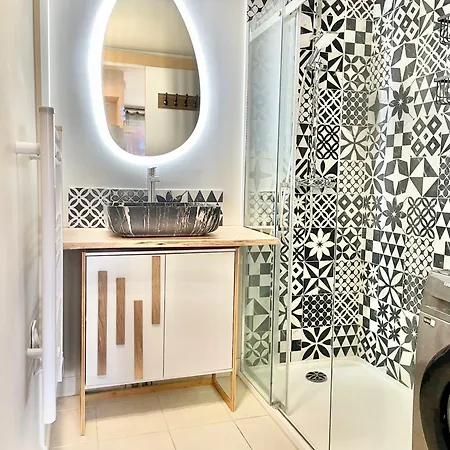 Villa Avec 200M De Jardin Prive La Sablhyeres Hyères